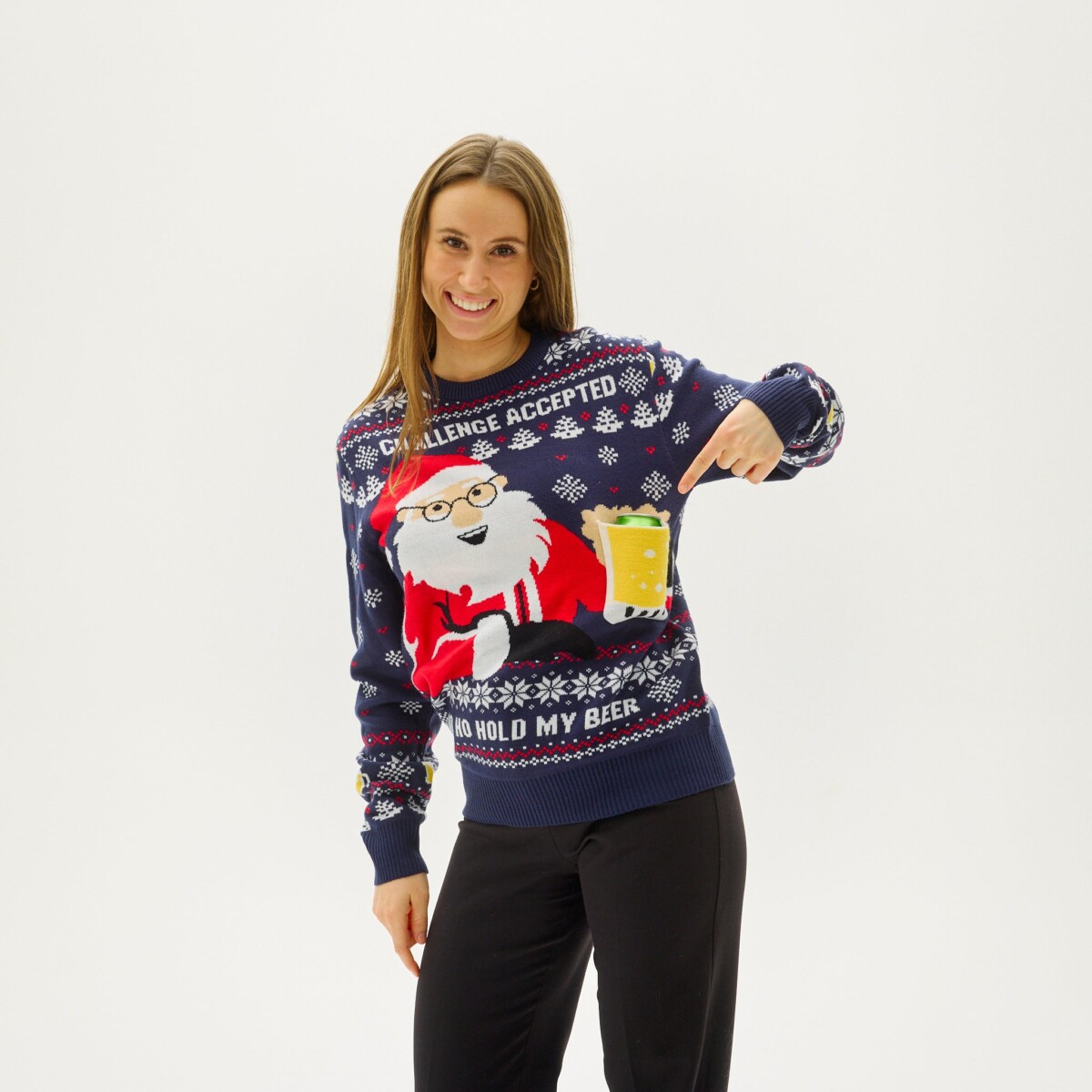 Årets jultröja 2025: Ho Ho Hold My Beer Sweater - Dam Årets jultröja 2025: Ho Ho Hold My Beer Sweater - Dam